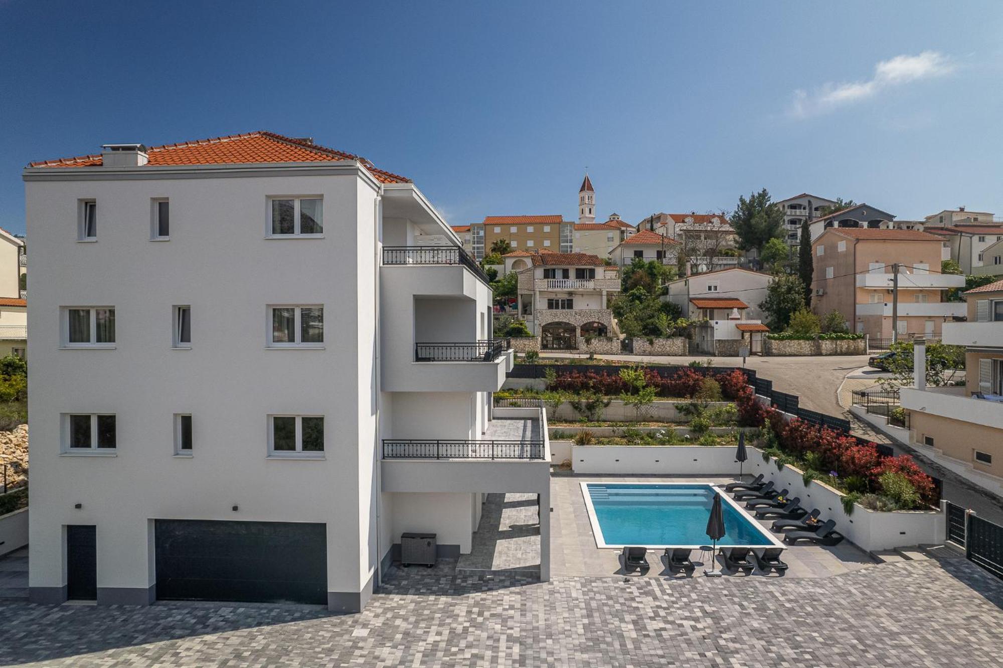 Villa Barbara & Zoran With Free Parking And Heated Swimming Pool セゲット・ヴラニツァ エクステリア 写真