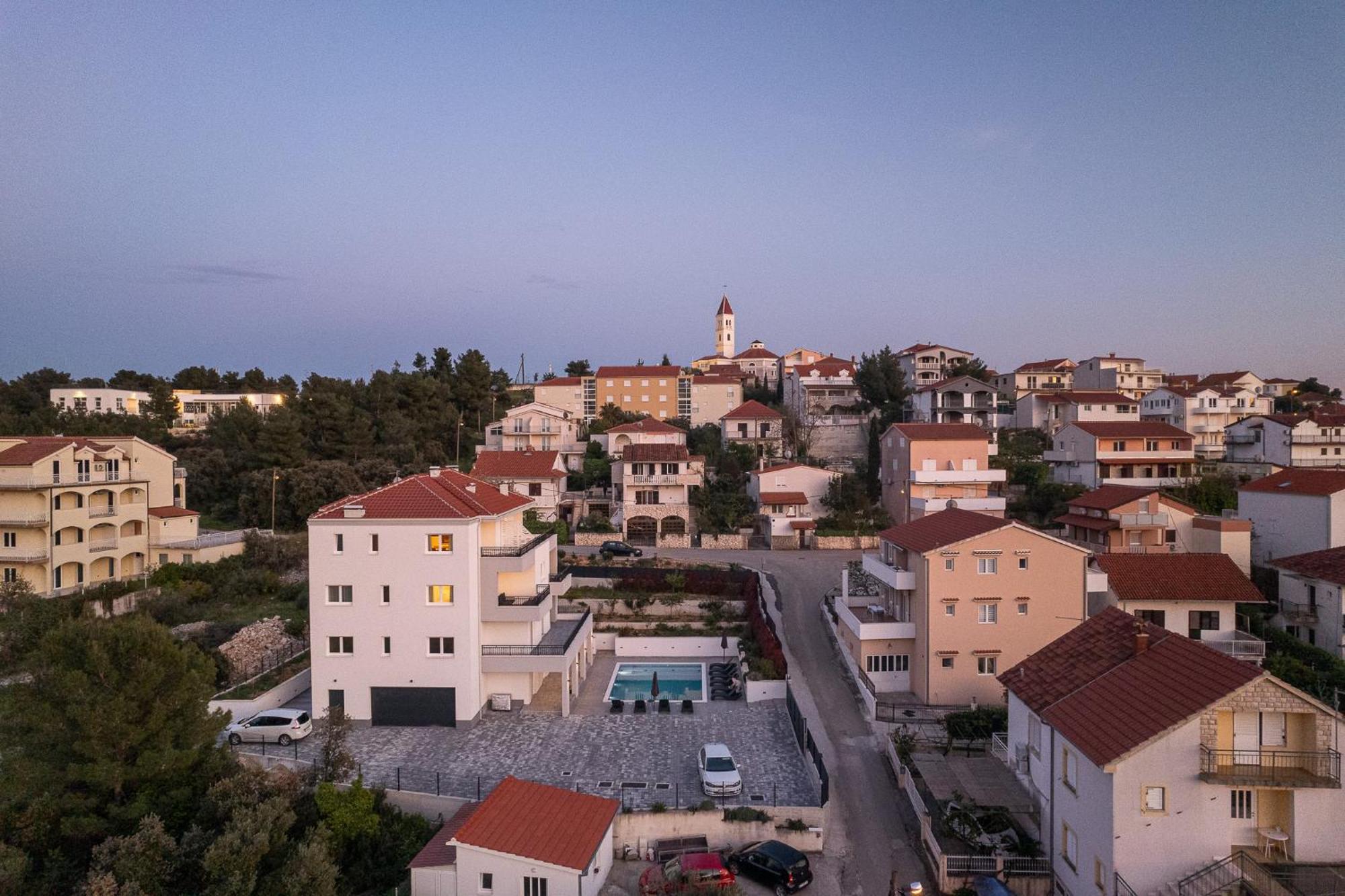 Villa Barbara & Zoran With Free Parking And Heated Swimming Pool セゲット・ヴラニツァ エクステリア 写真