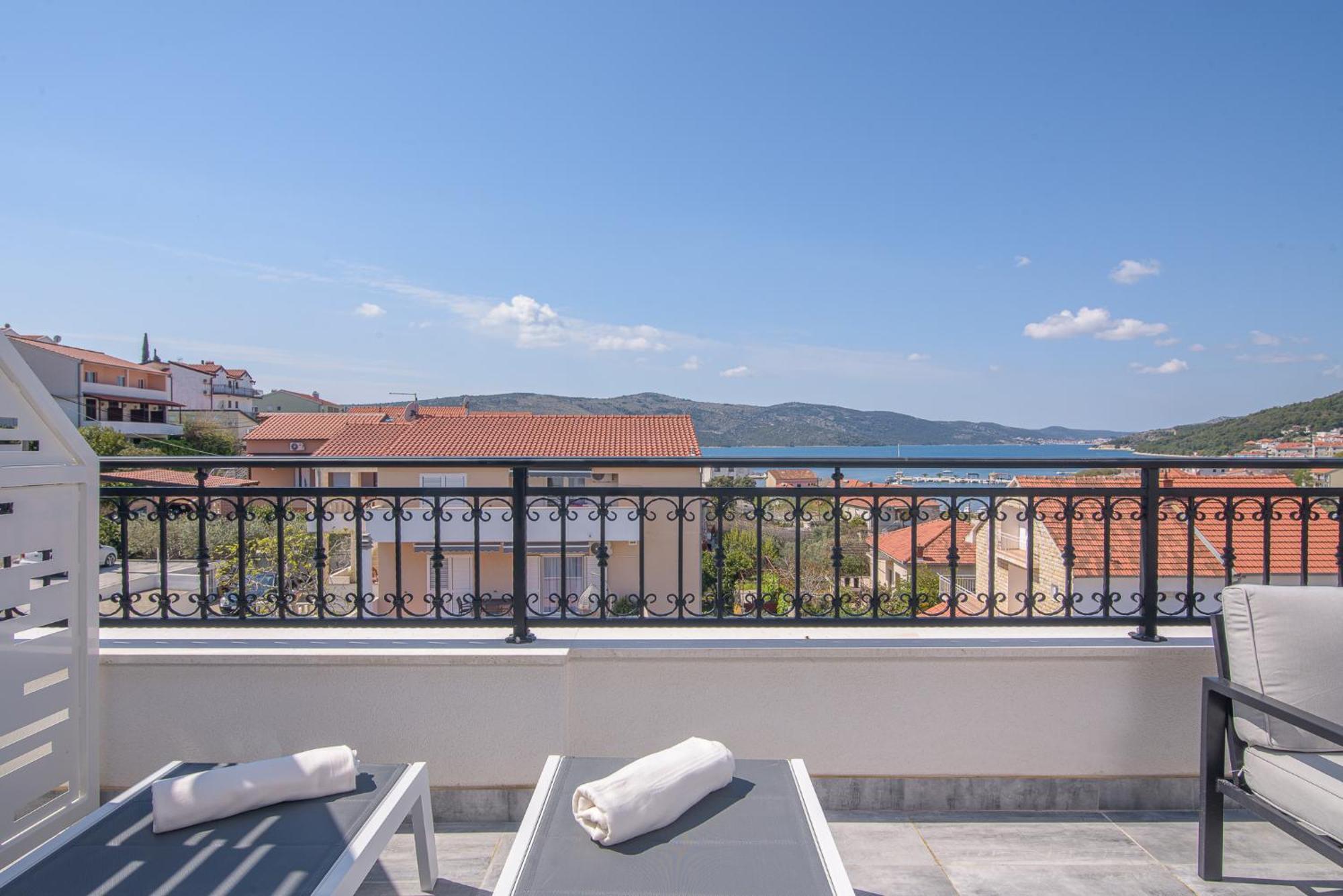 Villa Barbara & Zoran With Free Parking And Heated Swimming Pool セゲット・ヴラニツァ エクステリア 写真