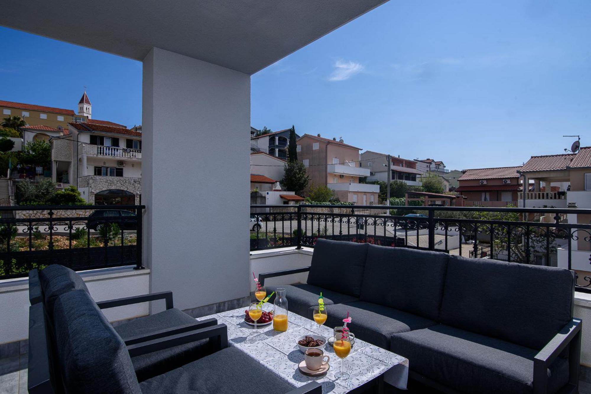 Villa Barbara & Zoran With Free Parking And Heated Swimming Pool セゲット・ヴラニツァ エクステリア 写真