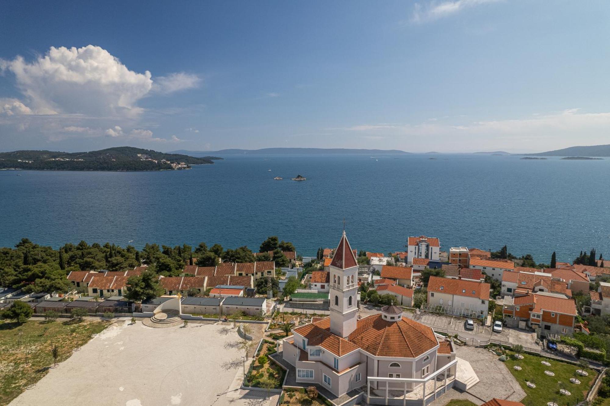 Villa Barbara & Zoran With Free Parking And Heated Swimming Pool セゲット・ヴラニツァ エクステリア 写真