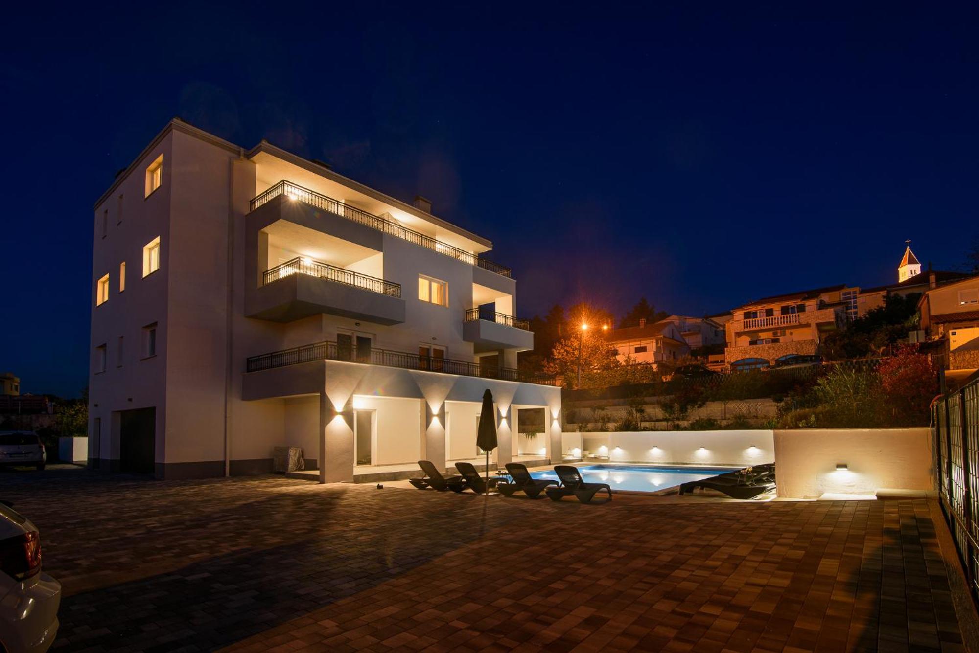 Villa Barbara & Zoran With Free Parking And Heated Swimming Pool セゲット・ヴラニツァ エクステリア 写真