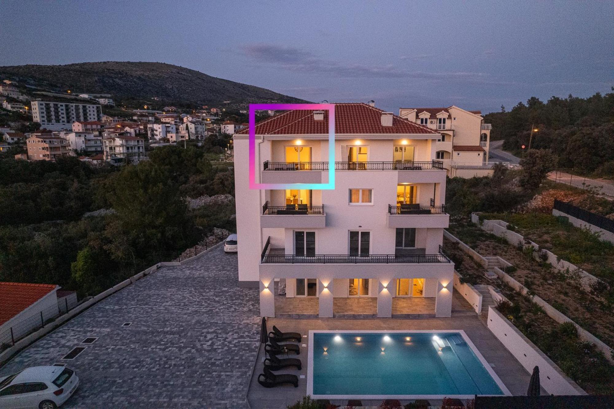 Villa Barbara & Zoran With Free Parking And Heated Swimming Pool セゲット・ヴラニツァ エクステリア 写真