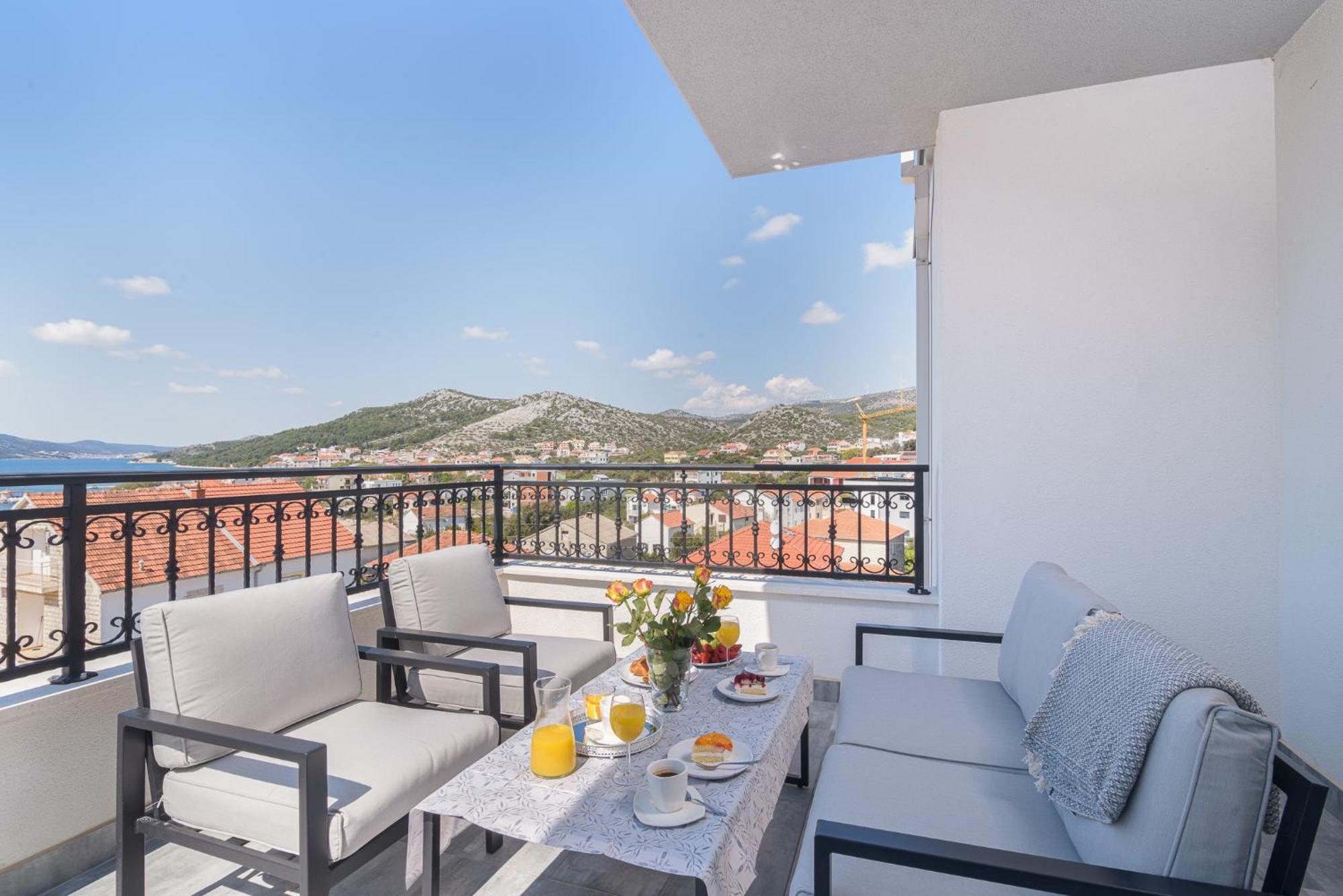 Villa Barbara & Zoran With Free Parking And Heated Swimming Pool セゲット・ヴラニツァ エクステリア 写真