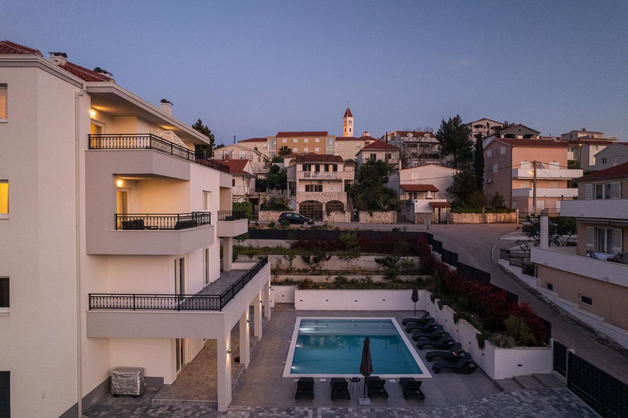 Villa Barbara & Zoran With Free Parking And Heated Swimming Pool セゲット・ヴラニツァ エクステリア 写真