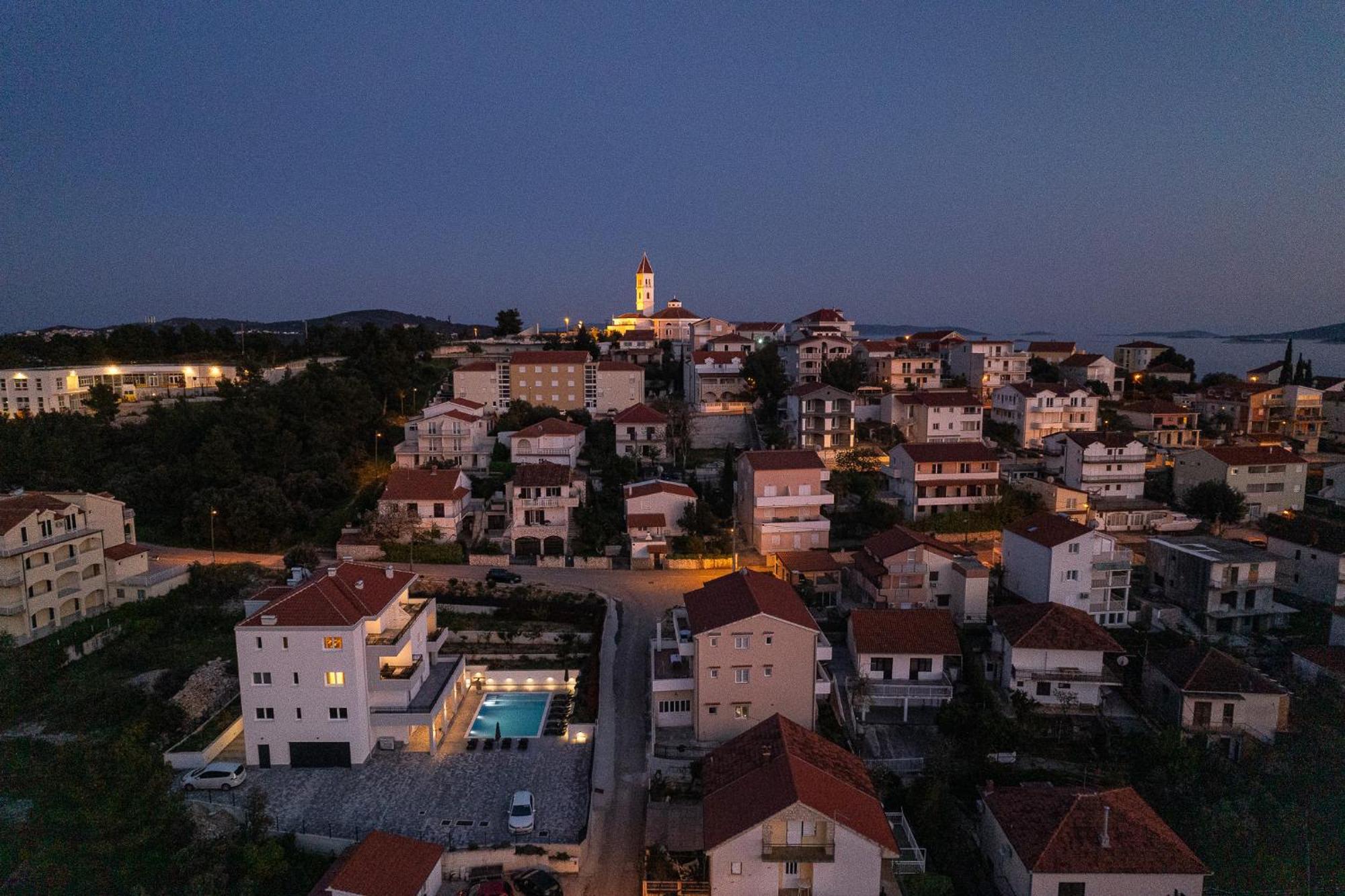 Villa Barbara & Zoran With Free Parking And Heated Swimming Pool セゲット・ヴラニツァ エクステリア 写真